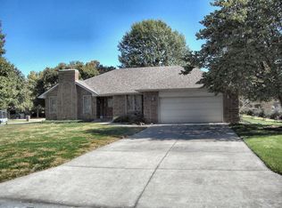 2835 N Primrose Cir, Springfield, MO 65803