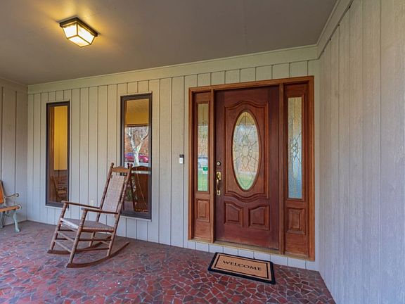 4th image of 1109 Drumcastle Ave