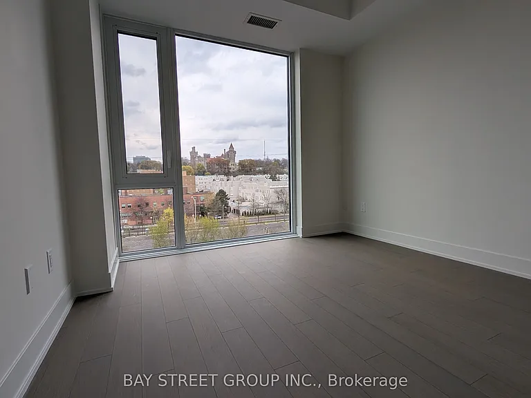 322 Dupont St #610 — Photo 8