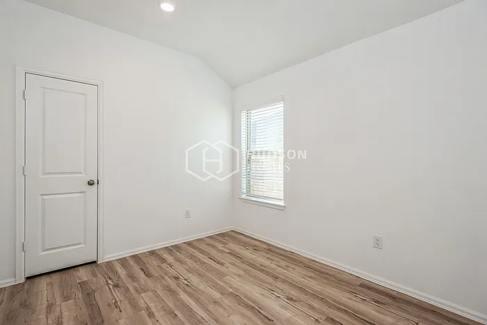 5104 Twin Summit Dr — Photo 11
