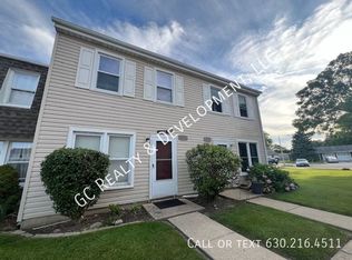 1674 Shamrock Ct, Aurora, IL 60505