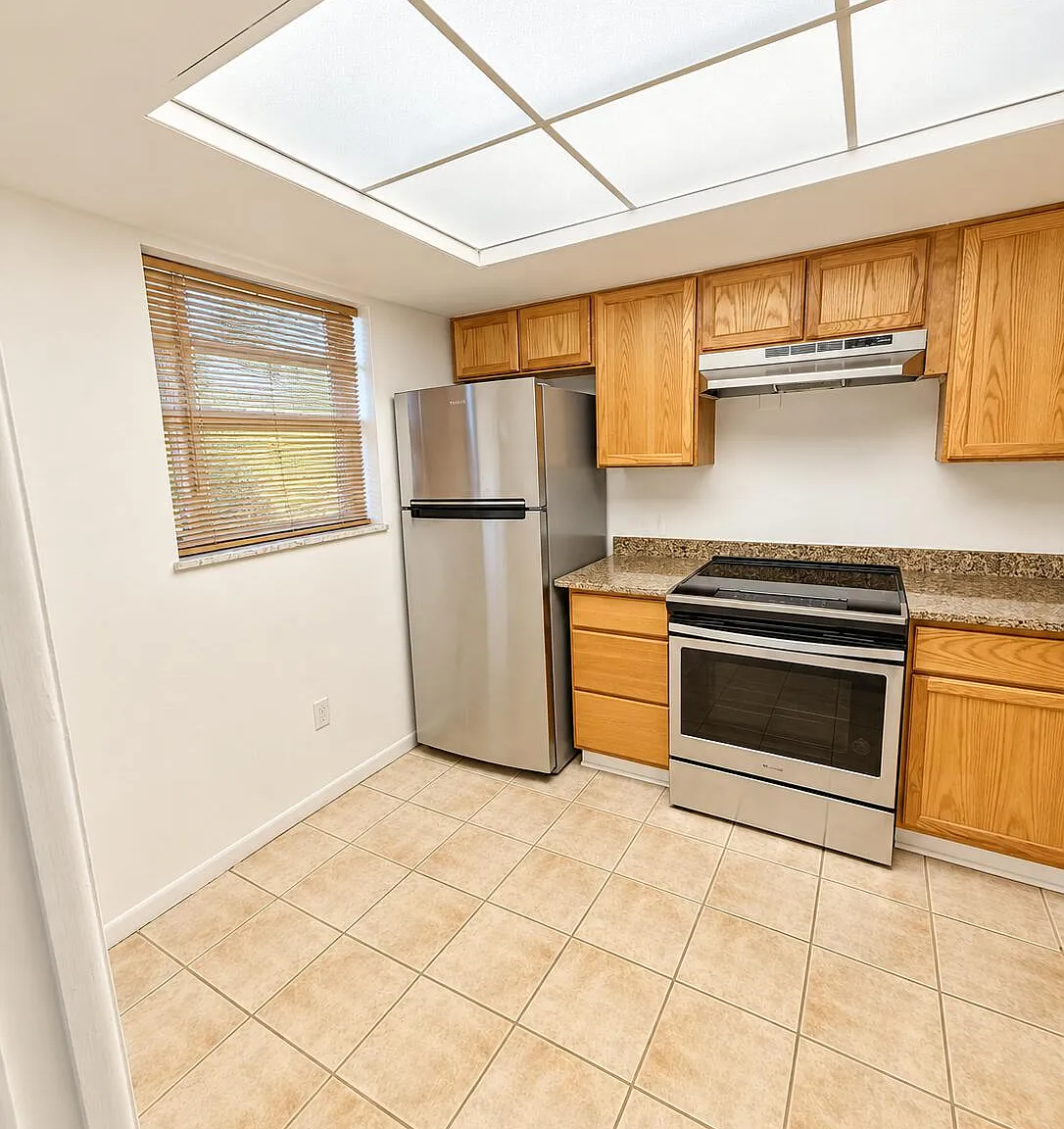 2 bed, 1.5 bath, 1014 sqft, $1,350 — Photo 2