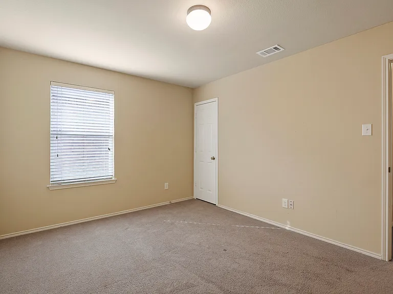 1433 Willoughby Way — Photo 17