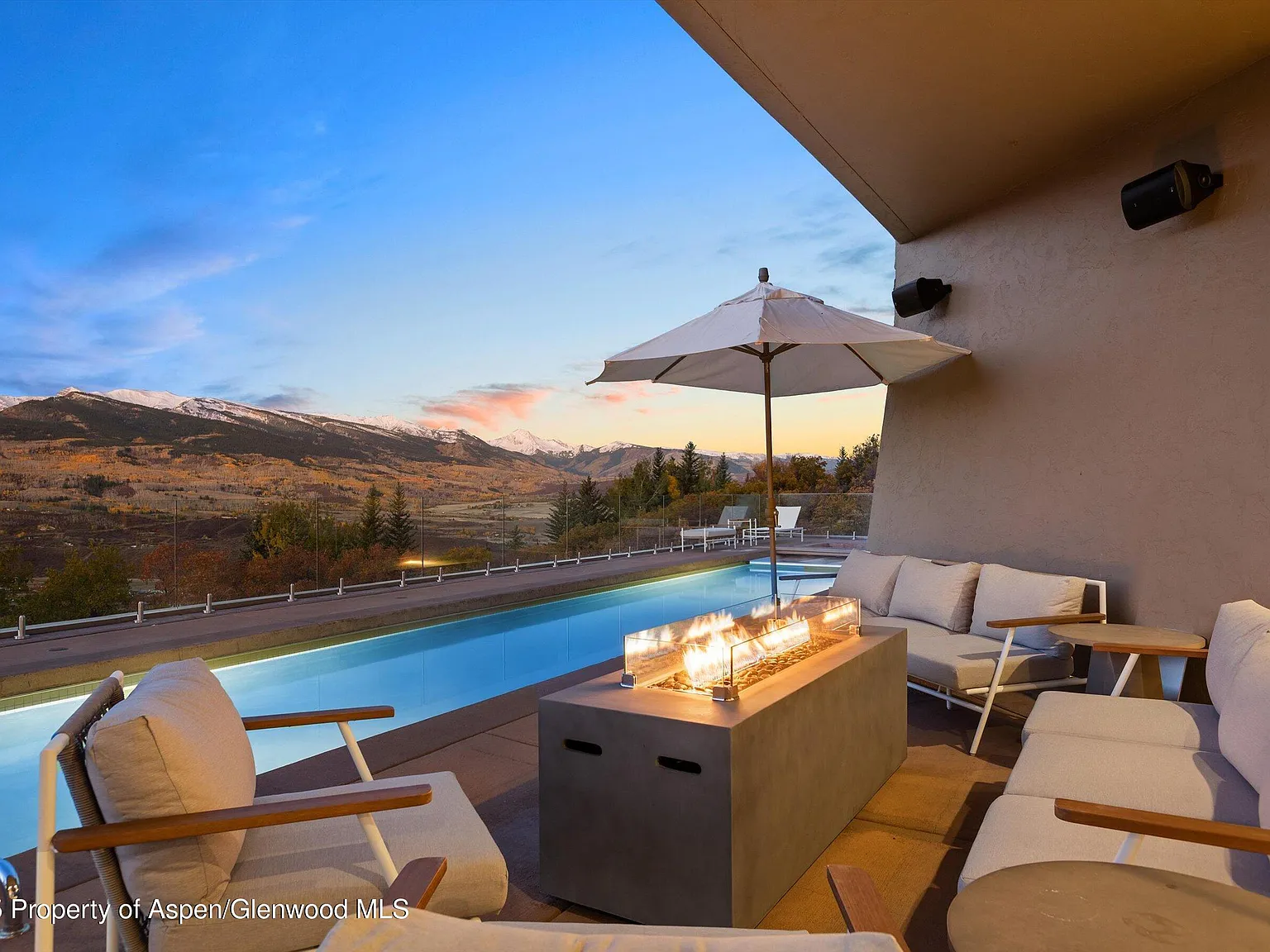 7 bed, 6.5 bath, 6857 sqft, $145,000 — Photo 2