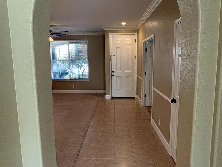 1105 N Perry Ave — Photo 7