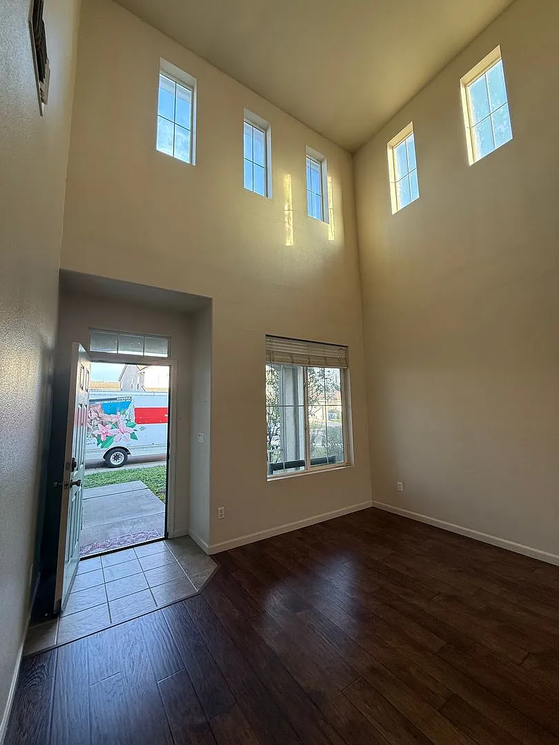 Building Photo - 9732 Marianna Way