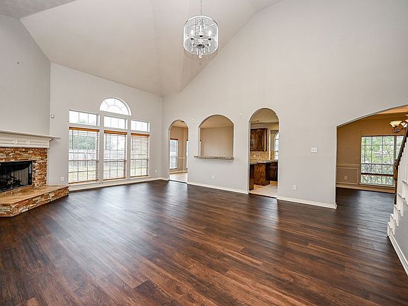 3rd image of 8135 Cove Timbers Ln