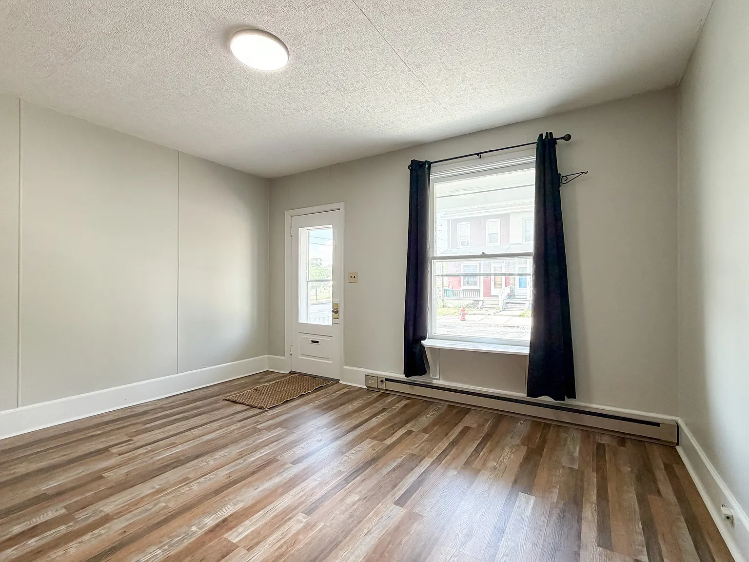 3 bed, 1336 sqft, $1,195 — Photo 2