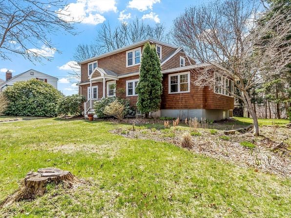 8 Knight Rd, Manchester, MA 01944