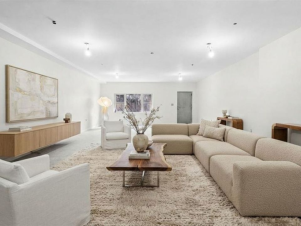 1st image of 506 Van Nest Ave #2