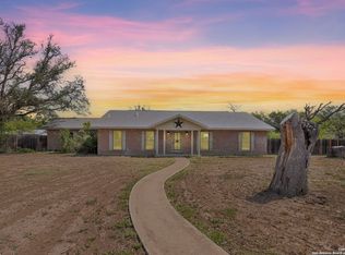 1312 Acorn Rd, Hondo, TX 78861