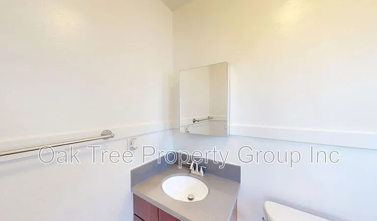 535 41st St #17 — Photo 10