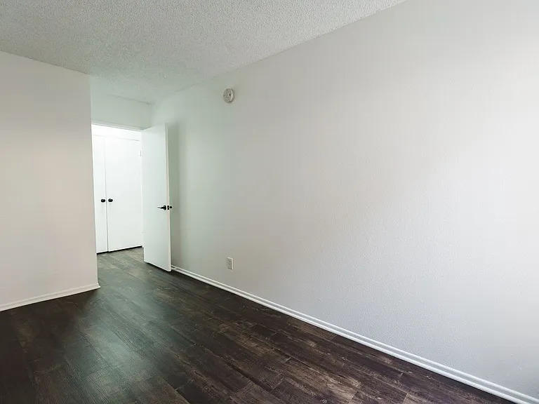 238 South Serrano Ave — Photo 36