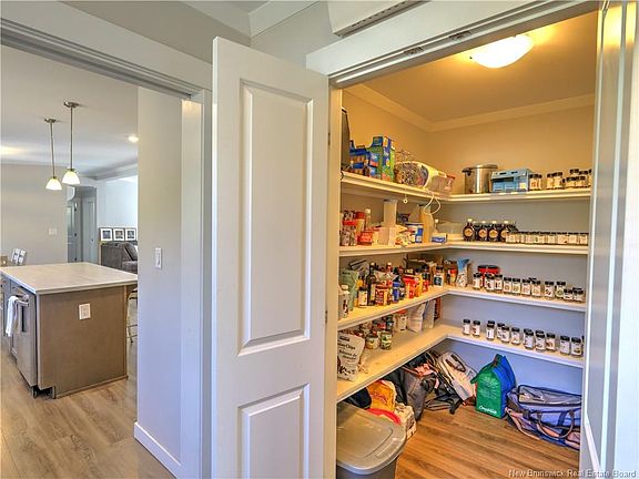 4th image of 124 Diamond Square Rd