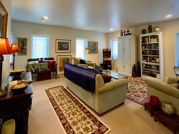 88 Kingwood Stockton Rd, Stockton, NJ 08559