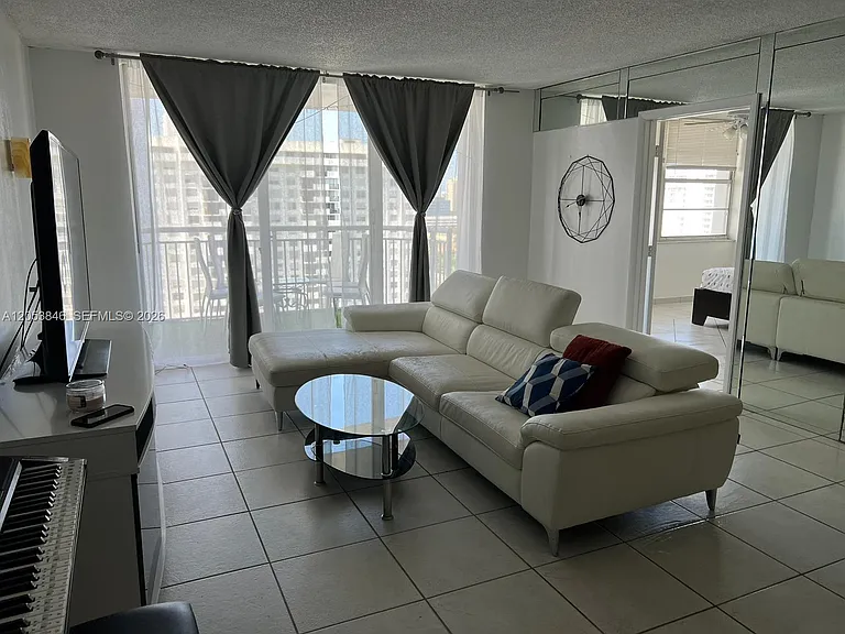 18061 Biscayne Blvd #1902 — Photo 4