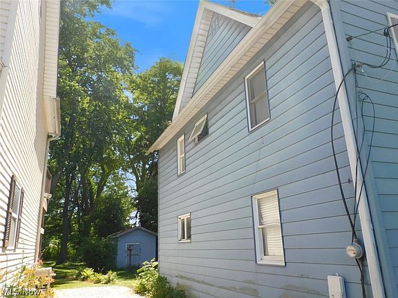 5th image of 448 Harbor St