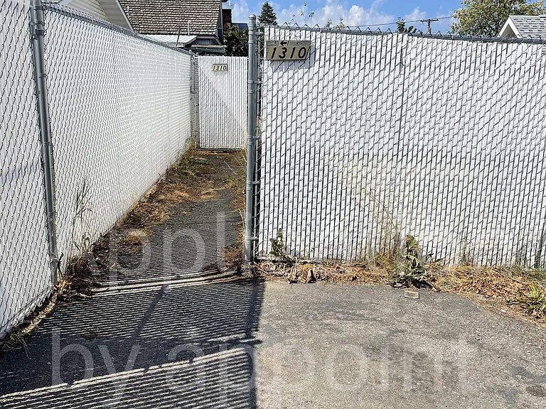 1310 Sherwood St — Photo 10