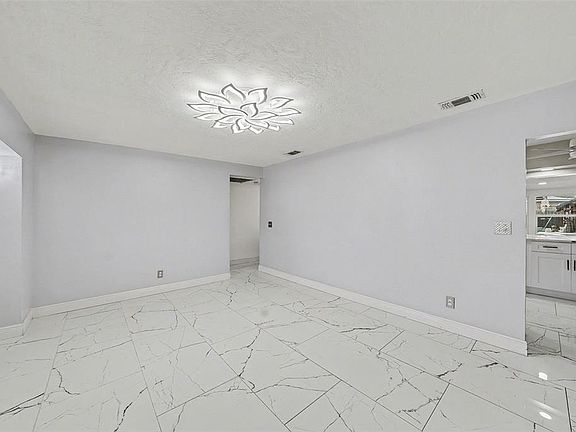 5th image of 2910 W Burke St