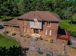 54415 Nine Mile Rd, Northville, MI 48167