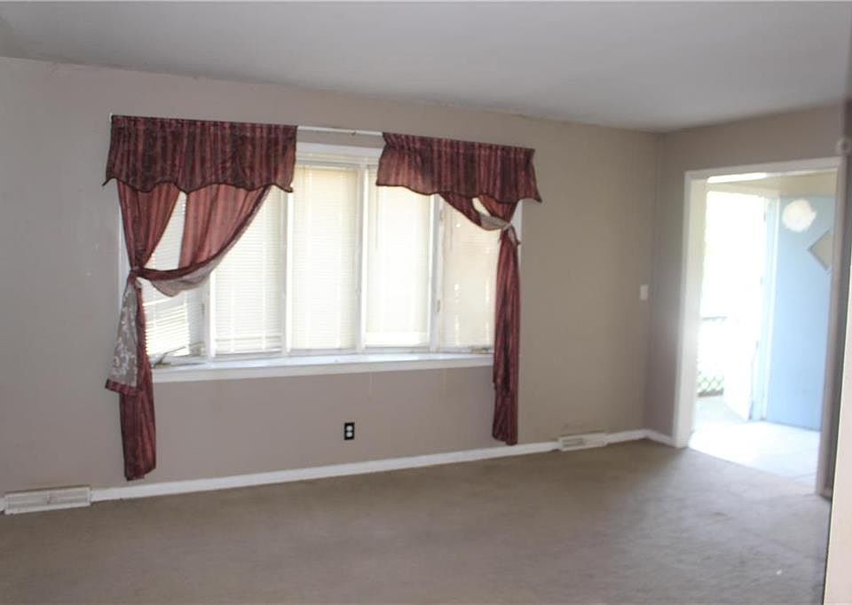 2nd image of 7729 Corona Ave