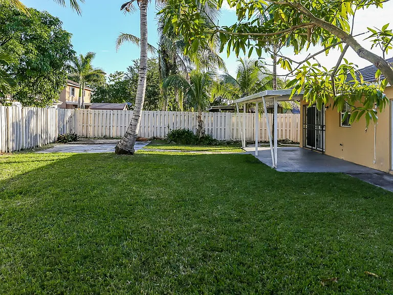 18081 SW 152nd Ct — Photo 17