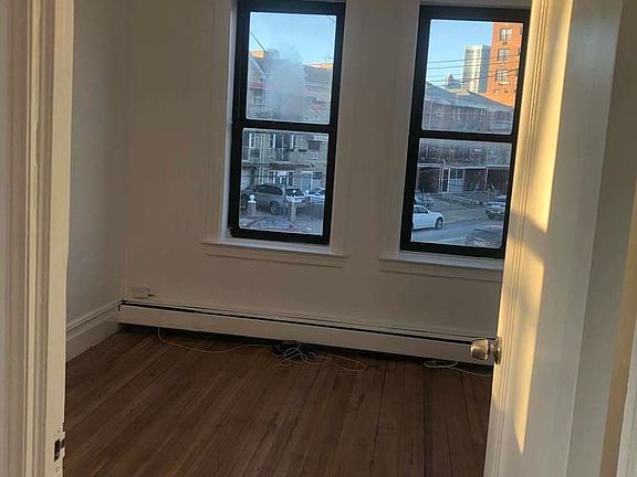 5th image of 3626 Greenpoint Ave APT 2R
