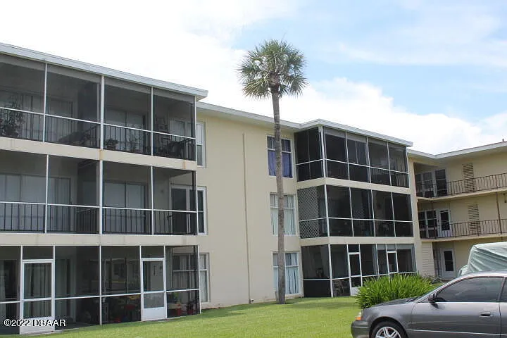 Building Photo - 719 S Beach St #304