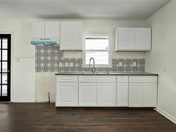 3rd image of 3615 E Gregory Blvd