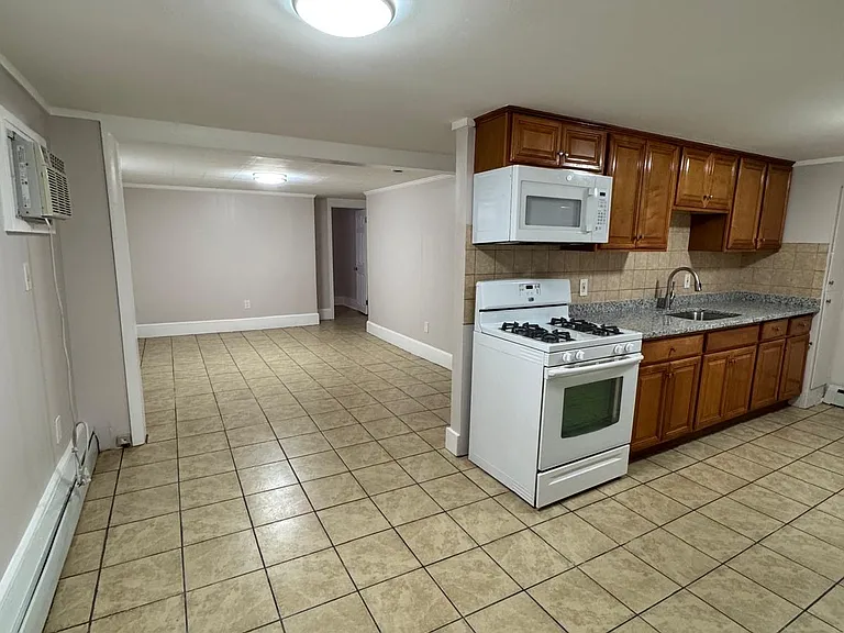 400 Lowell St #2 — Photo 5