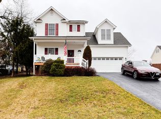 200 Meadow Dr, Christiansburg, VA 24073