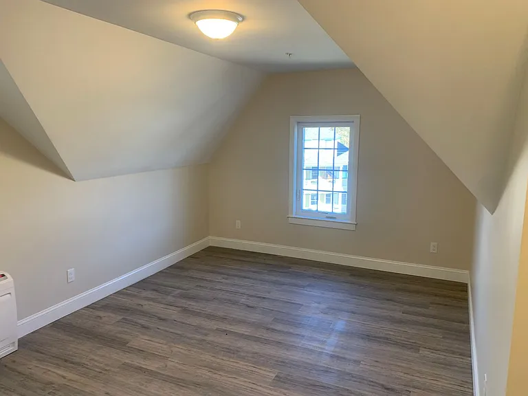 129 Kenoza Ave — Photo 25