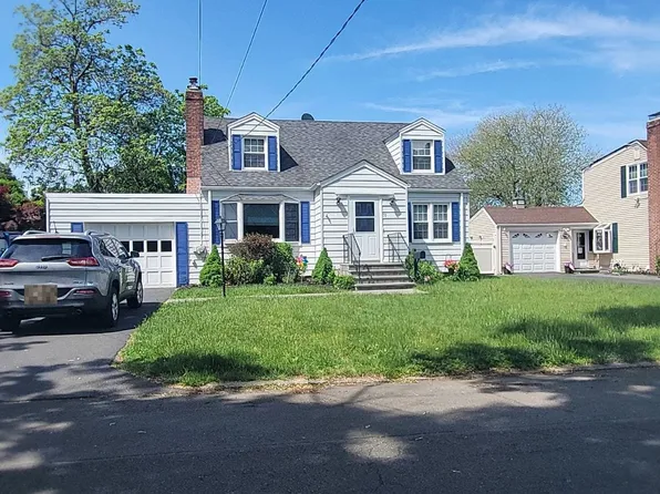 79 Hayes Dr, Milford, CT 06460