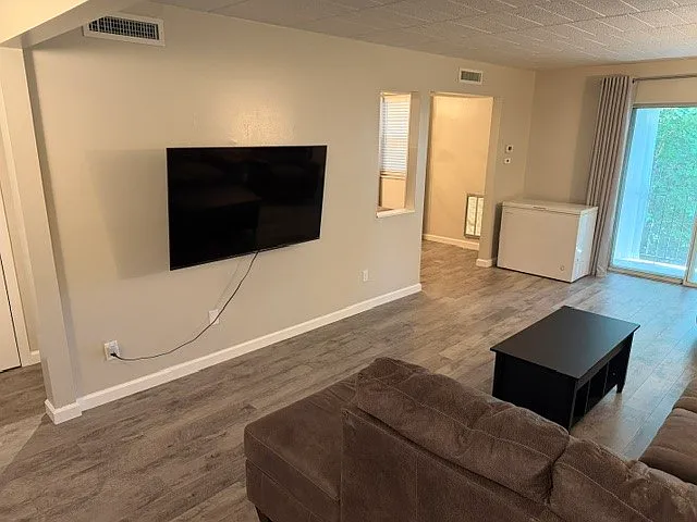 2 bed, $2,500 — Photo 3