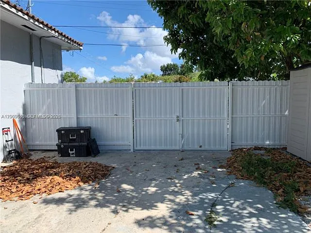 1380 SW 11th St — Photo 8