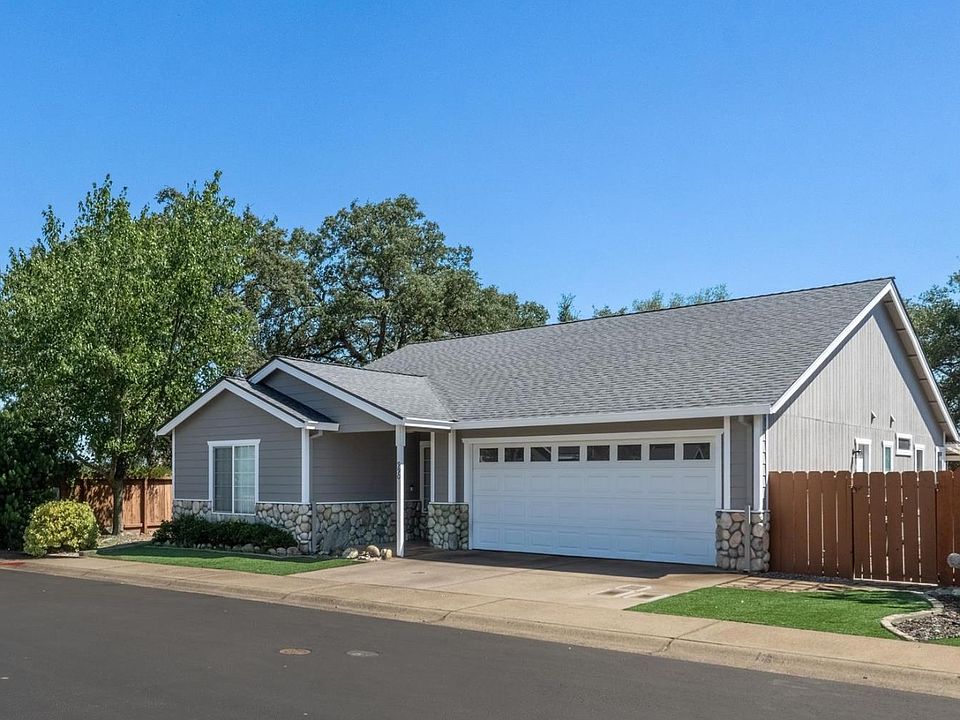 1st image of 990 Country Ln