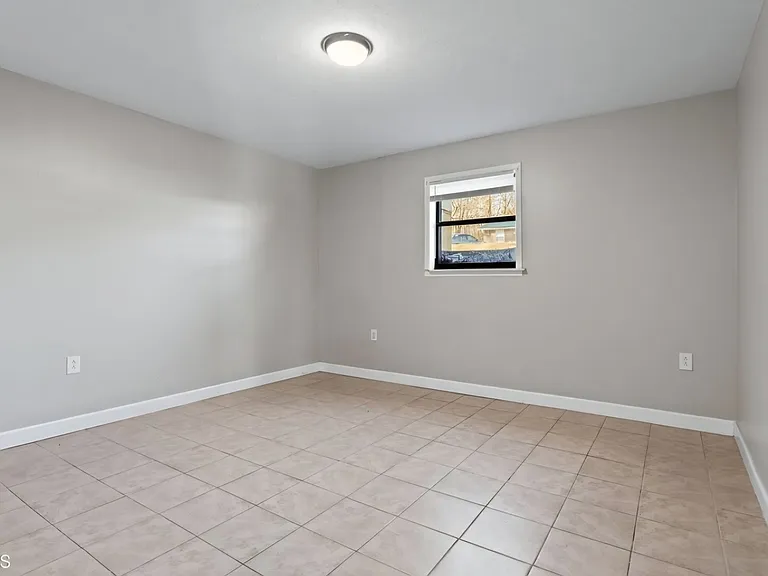 1001 Kiser Blvd #12 — Photo 9
