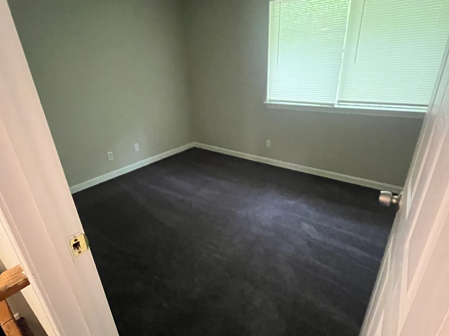 4 bed, 1.5 bath, 1000 sqft, $2,100 — Photo 4