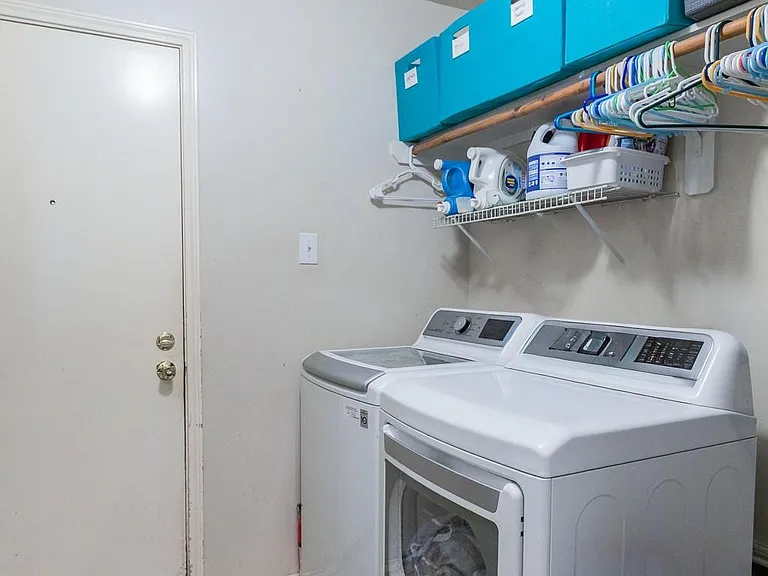 24027 Kingbriar Dr — Photo 18