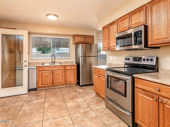 4th image of 245 E 9TH Avenue