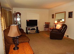 989 Pagel Ave, Lincoln Park, MI 48146