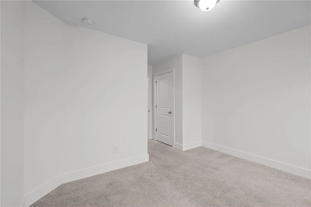 3 bed, 2.5 bath, 1539 sqft, $2,100 — Photo 4