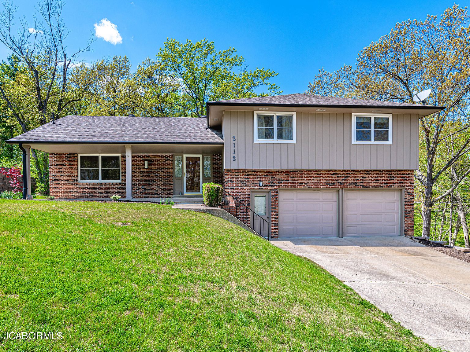 2112 Oakridge Dr, Jefferson City, MO 65109 Zillow