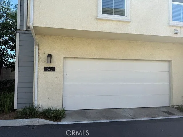3 bed, 4.0 bath, 2004 sqft, $4,350 — Photo 2