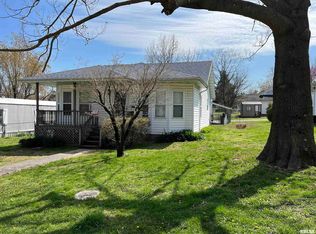 402 Sycamore St, Anna, IL 62906