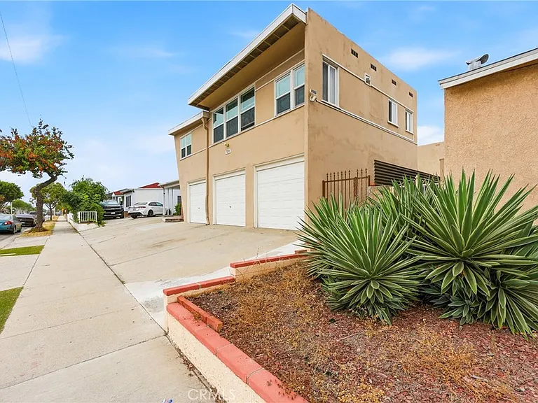 219 W Riggin St #C — Photo 2