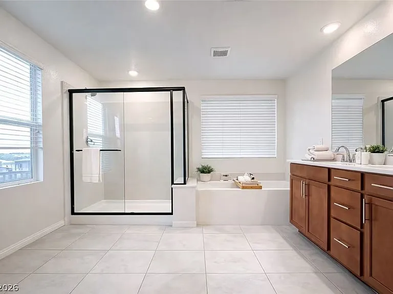 8038 Minavalle Ave — Photo 10