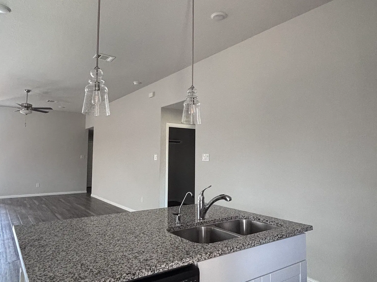 4 bed, 1840 sqft, $2,200 — Photo 4