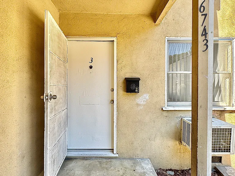 6743 Haskell Ave #3 — Photo 18