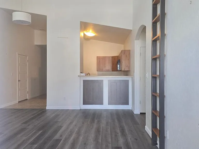 388 Blue River Dr — Photo 4